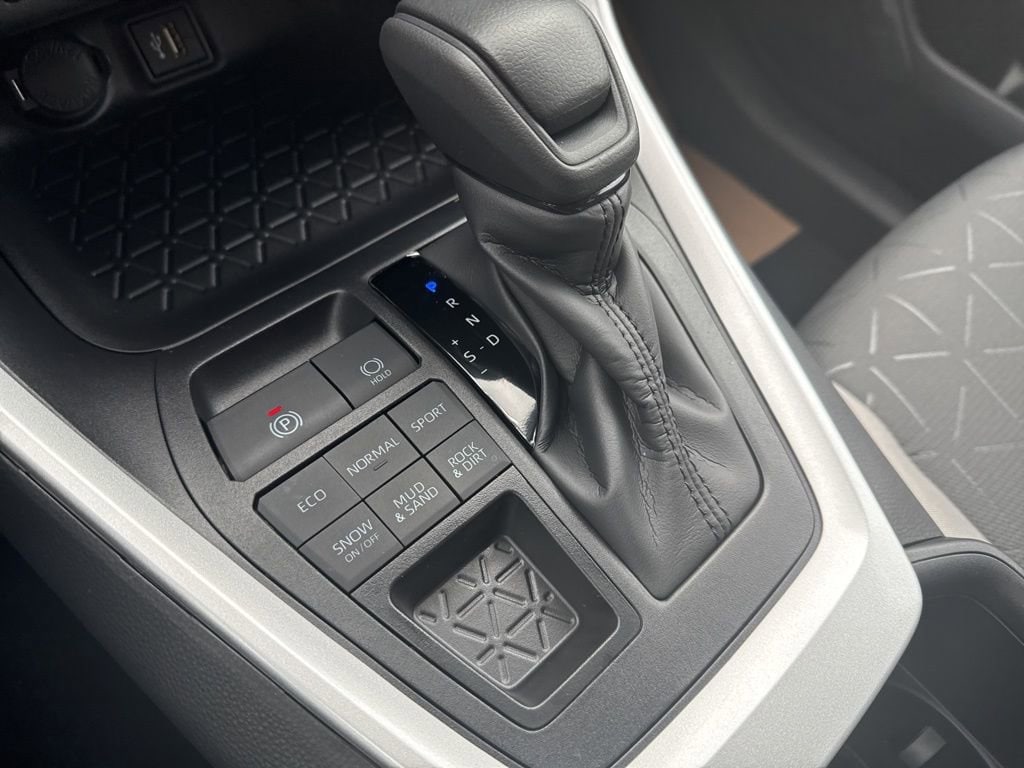 Thumbnail: 2025 Toyota RAV4 - 24