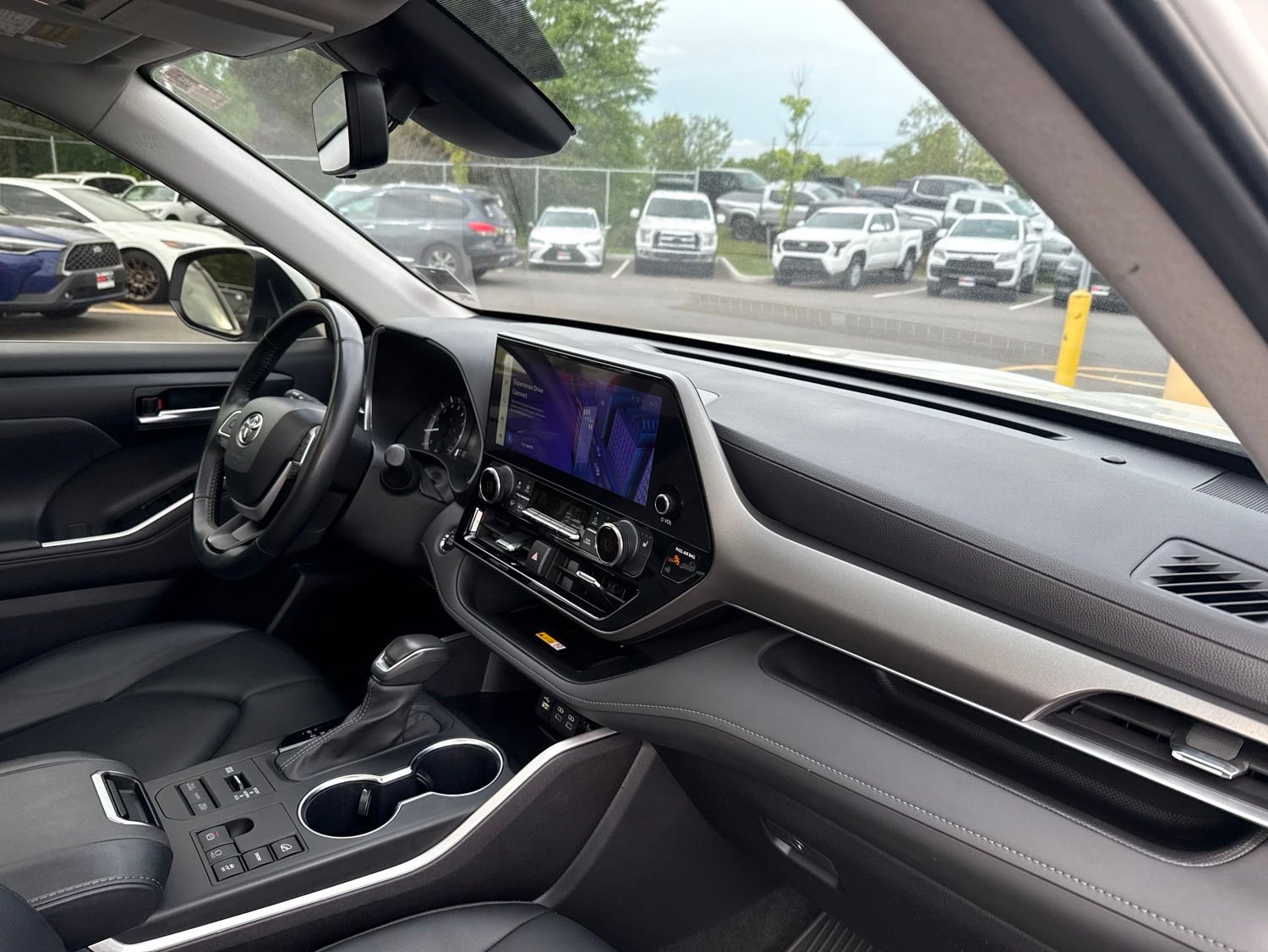 Thumbnail: 2023 Toyota Highlander - 22
