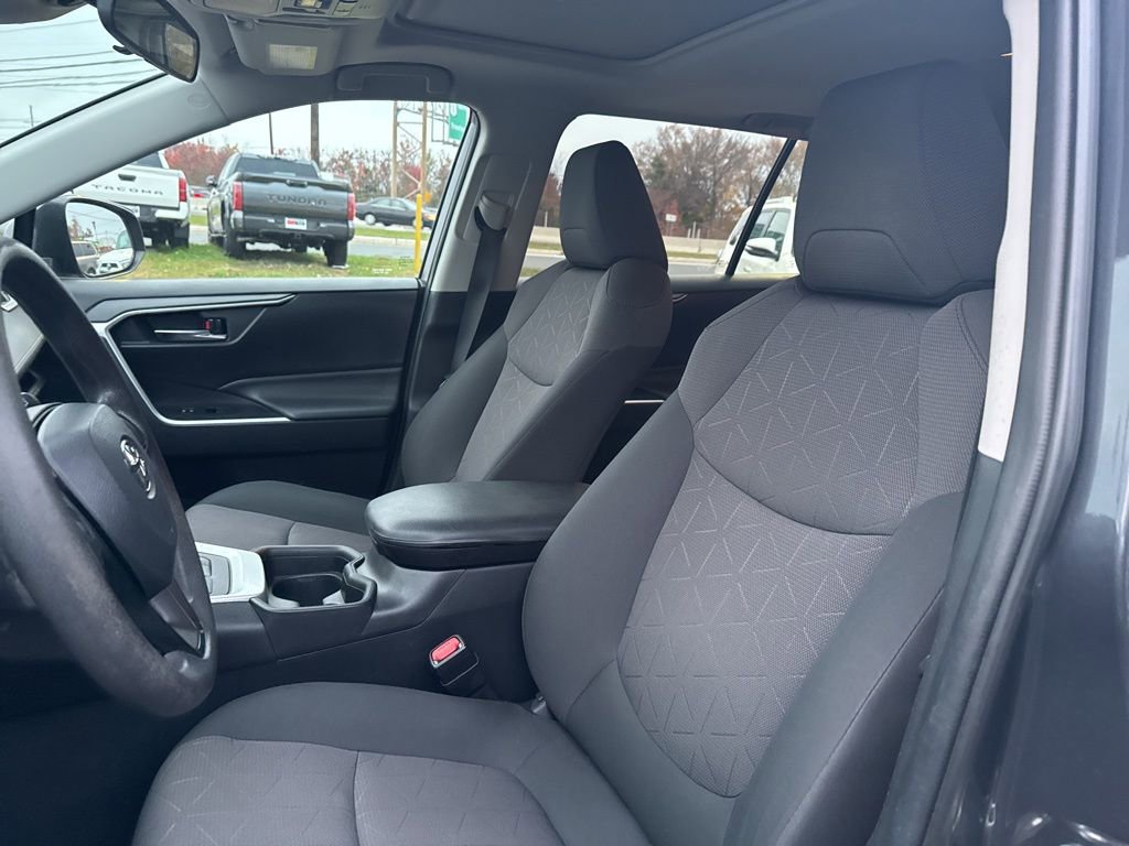 Thumbnail: 2019 Toyota RAV4 - 20