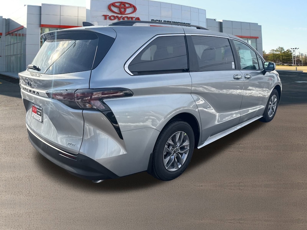 New 2025 Toyota Sienna XLE Van Passenger Van
