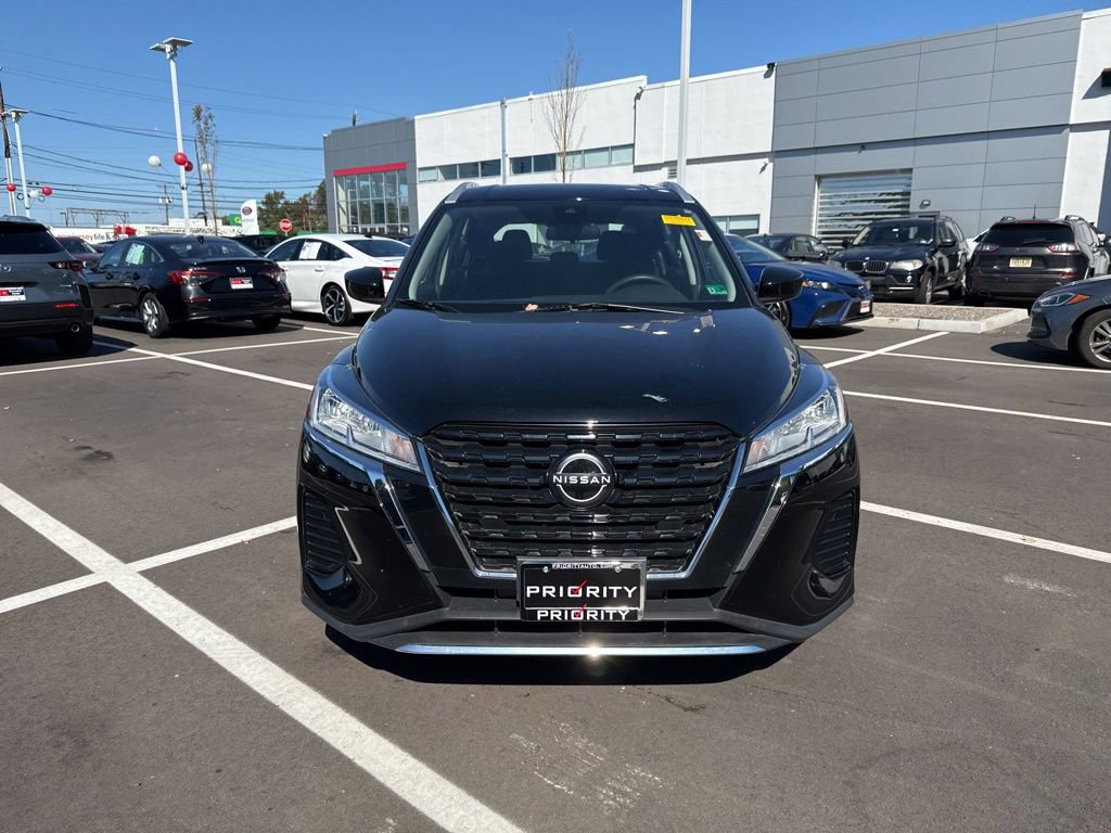 2022 Nissan Kicks SV photo 2