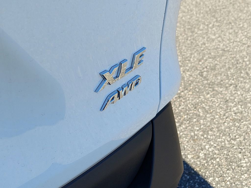 Thumbnail: 2022 Toyota RAV4 - 24