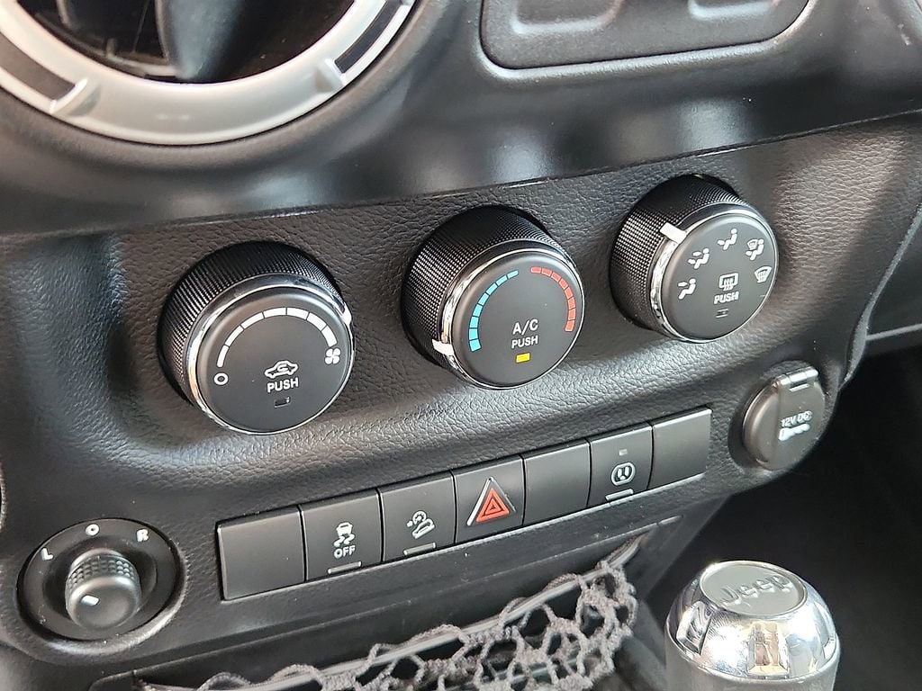Thumbnail: 2013 Jeep Wrangler - 23