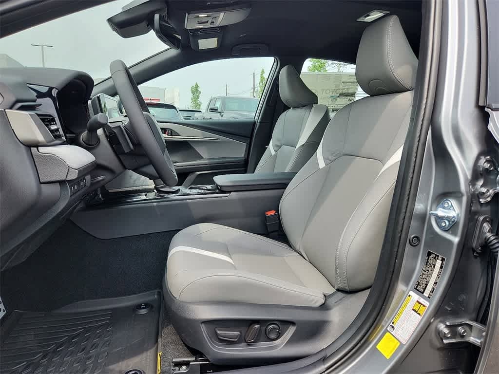 2025 Toyota Camry SE 13
