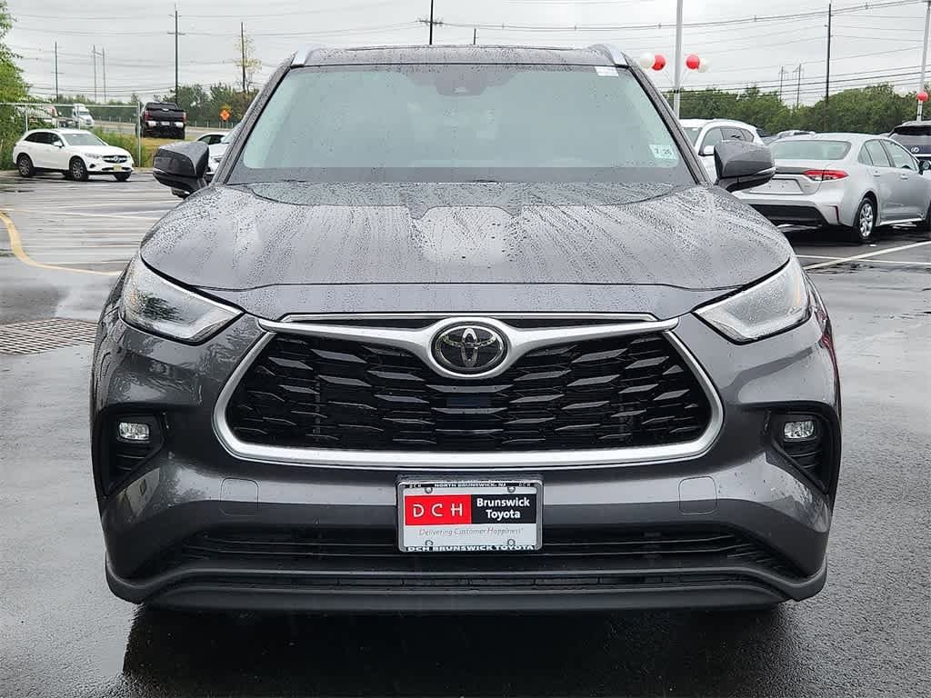 Thumbnail: 2021 Toyota Highlander - 2
