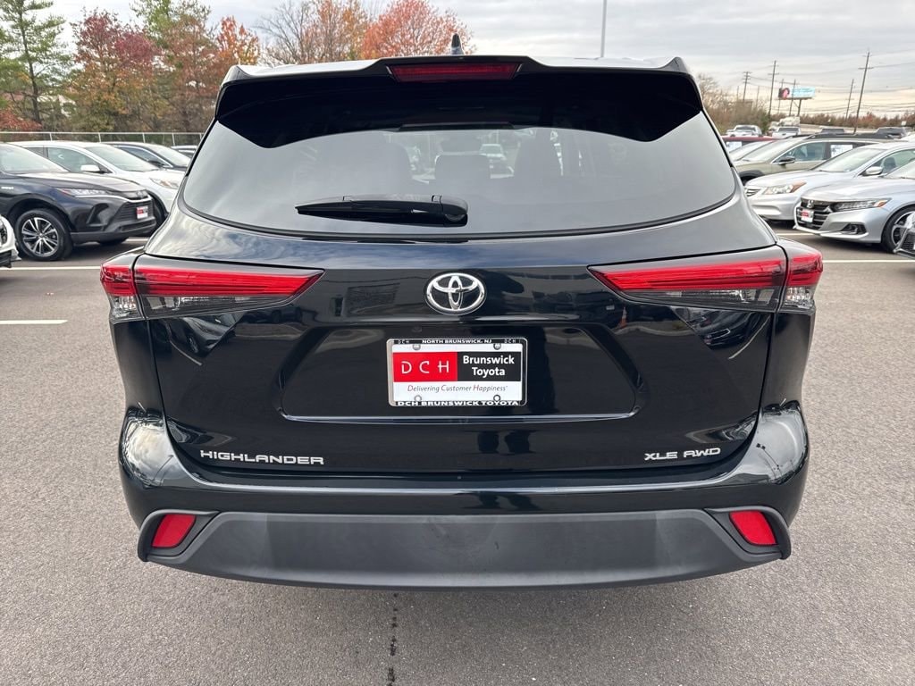 Thumbnail: 2022 Toyota Highlander - 6