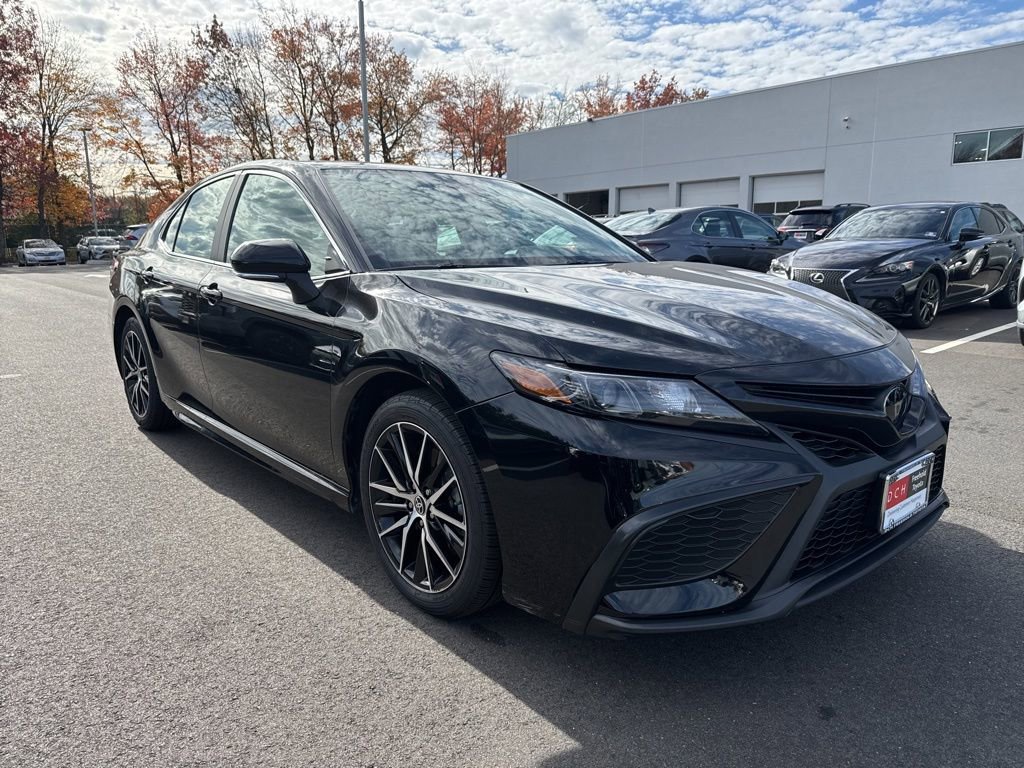 2024 Toyota Camry SE photo 3