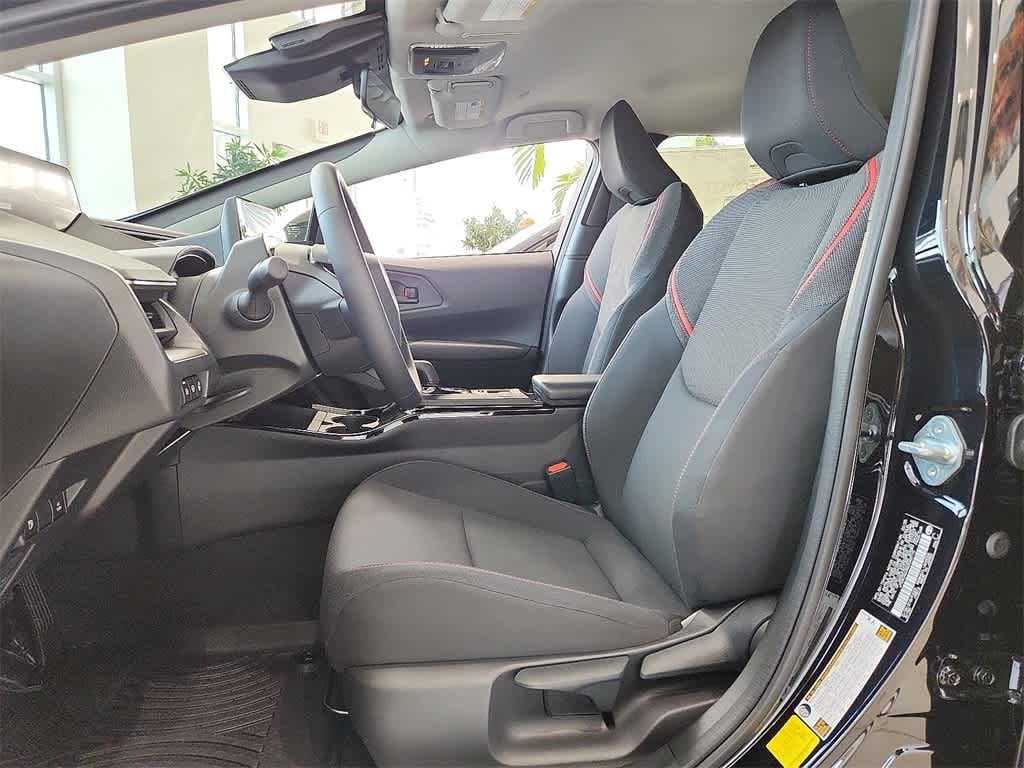 2025 Toyota Prius Plug-in 13