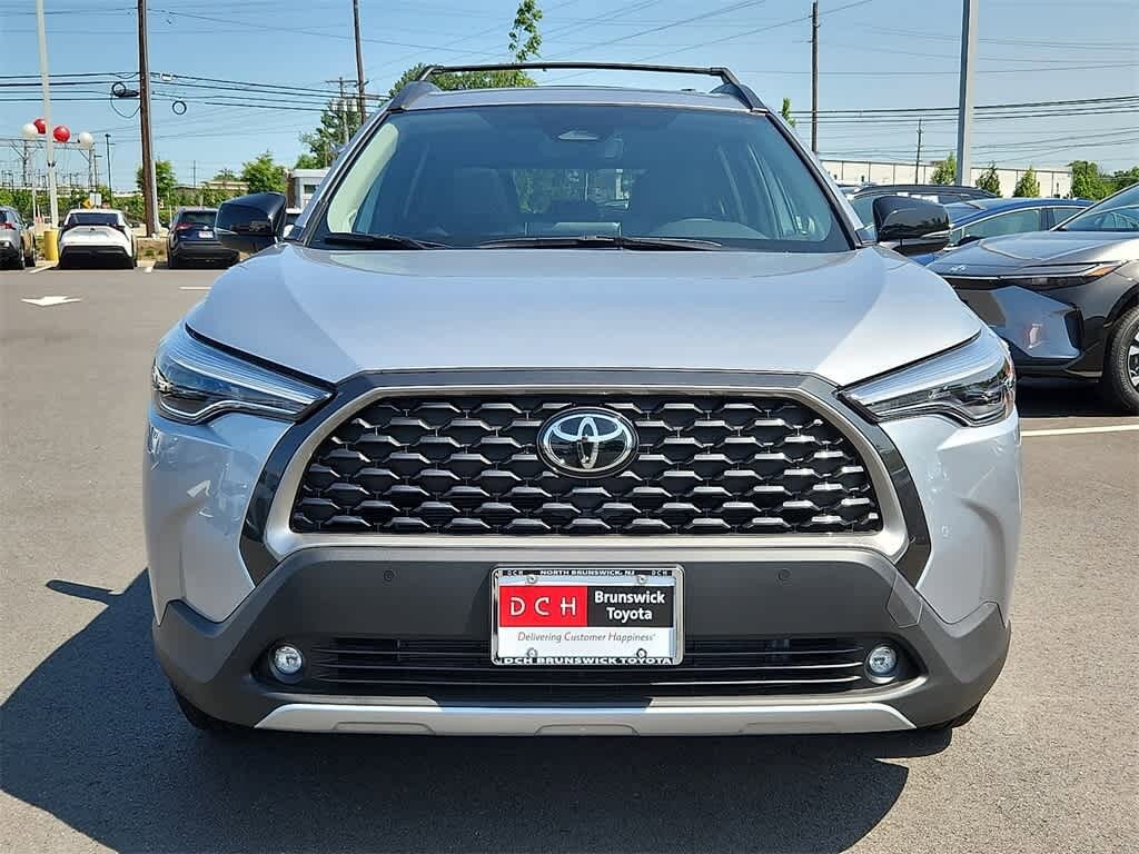 2025 Toyota Corolla Cross XLE 2