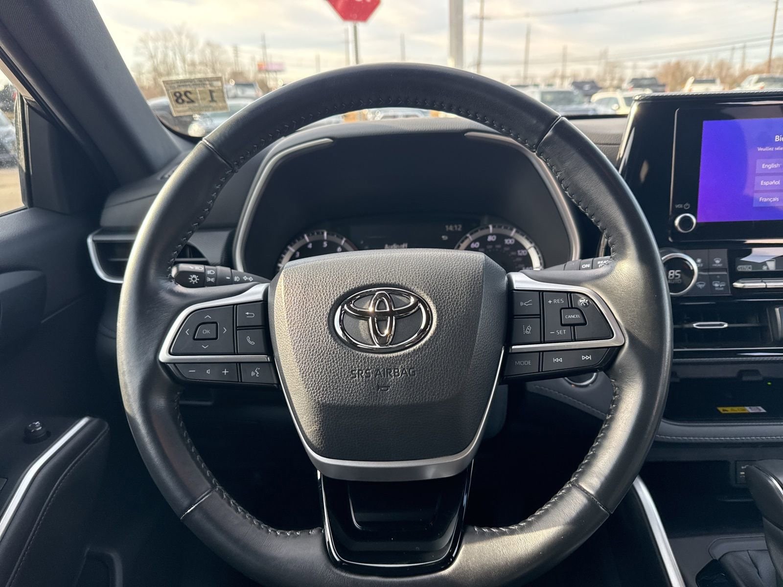 Thumbnail: 2023 Toyota Highlander - 27