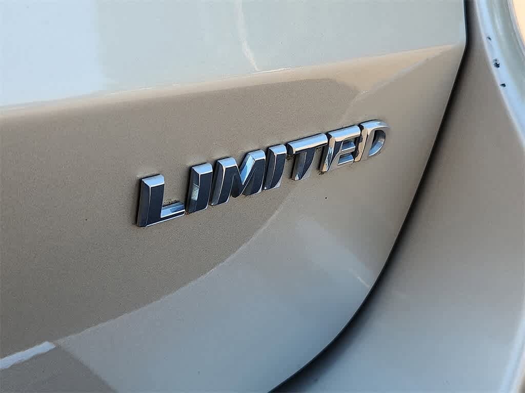 Thumbnail: 2015 Chrysler Town & Country - 35