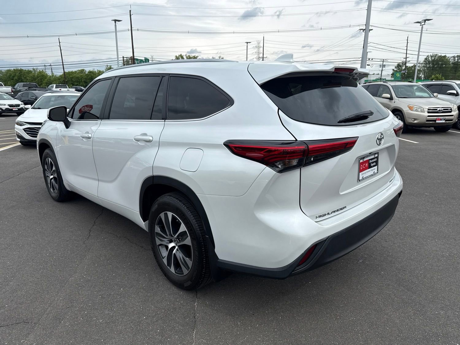 Thumbnail: 2023 Toyota Highlander - 13