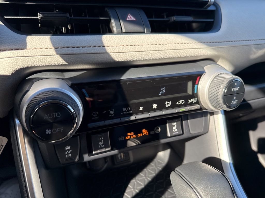 Thumbnail: 2025 Toyota RAV4 - 21