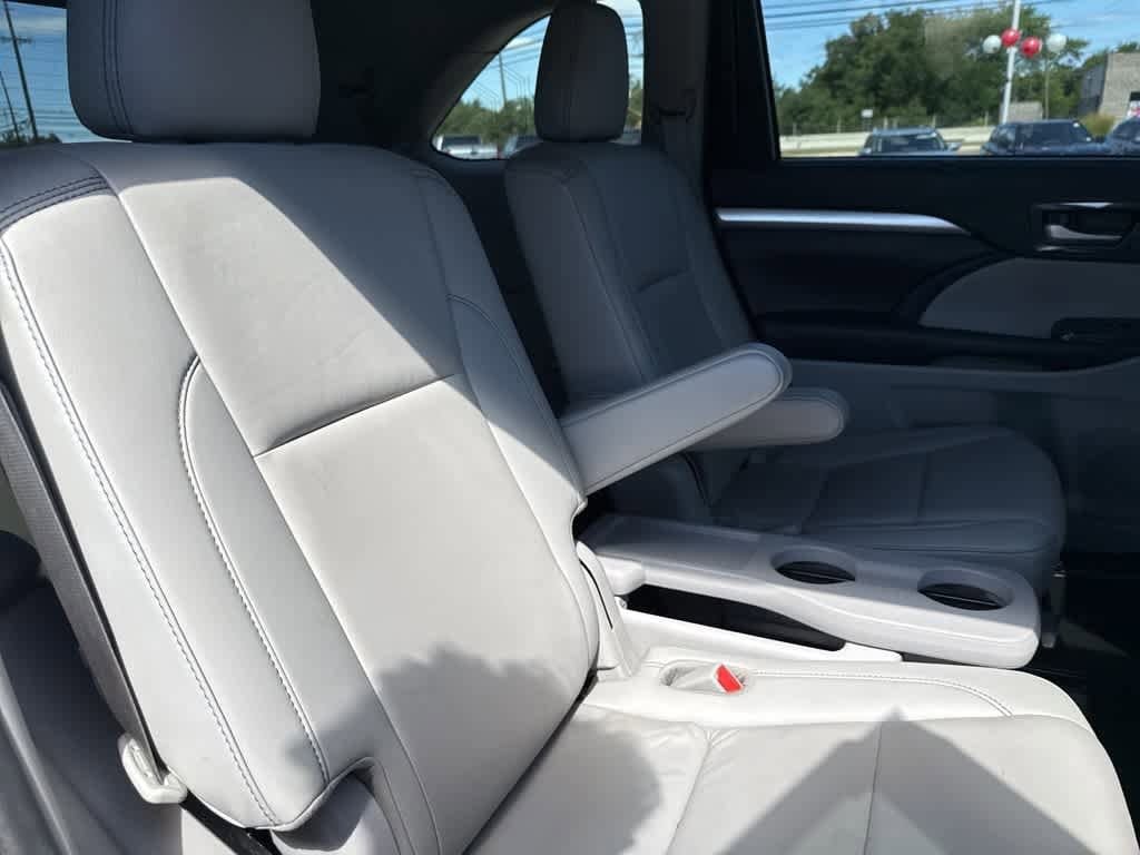 Thumbnail: 2019 Toyota Highlander - 21