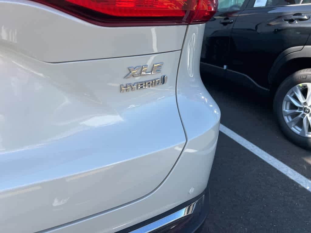 Thumbnail: 2021 Toyota Venza - 24