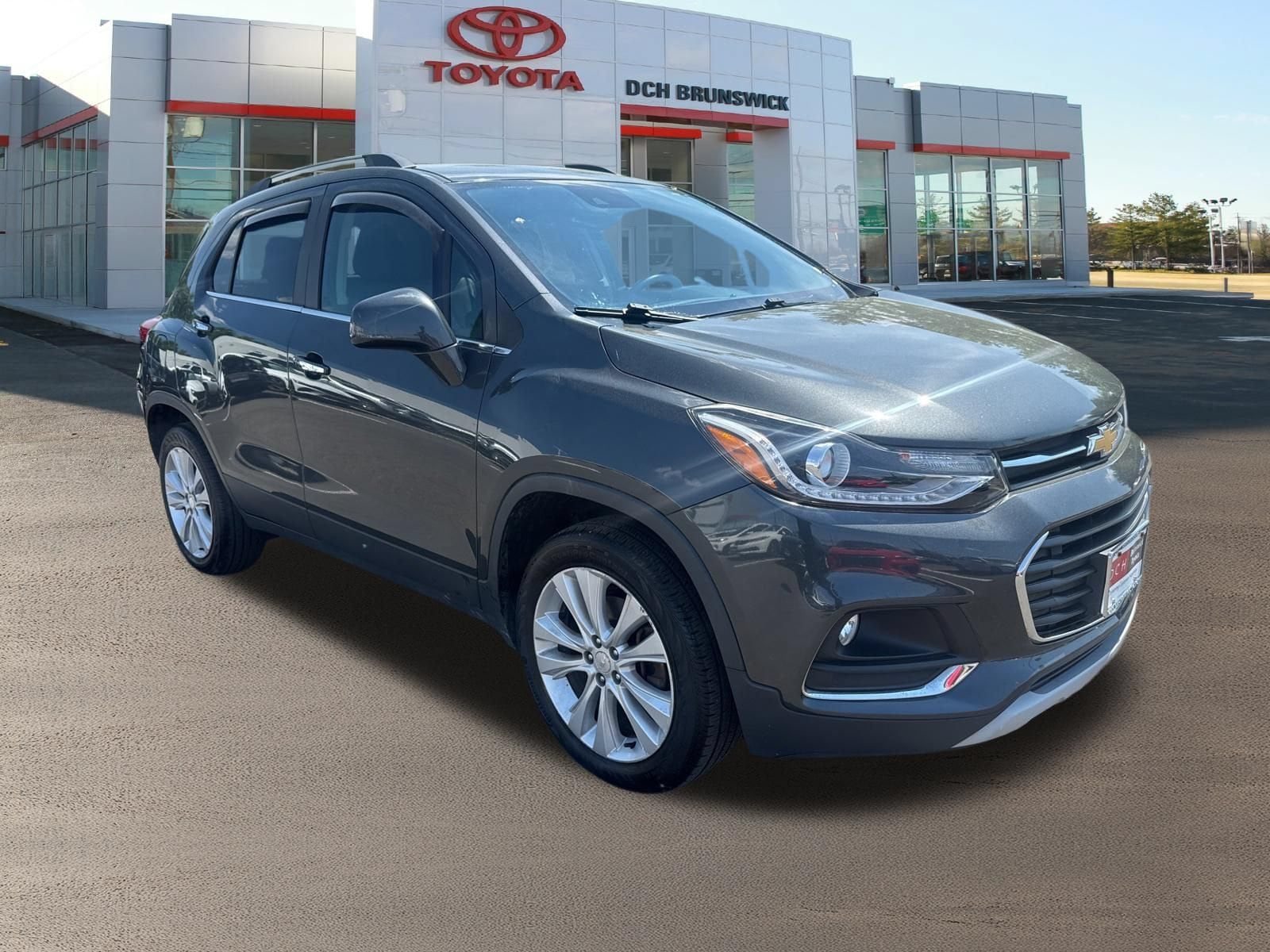 Thumbnail: 2017 Chevrolet Trax - 3