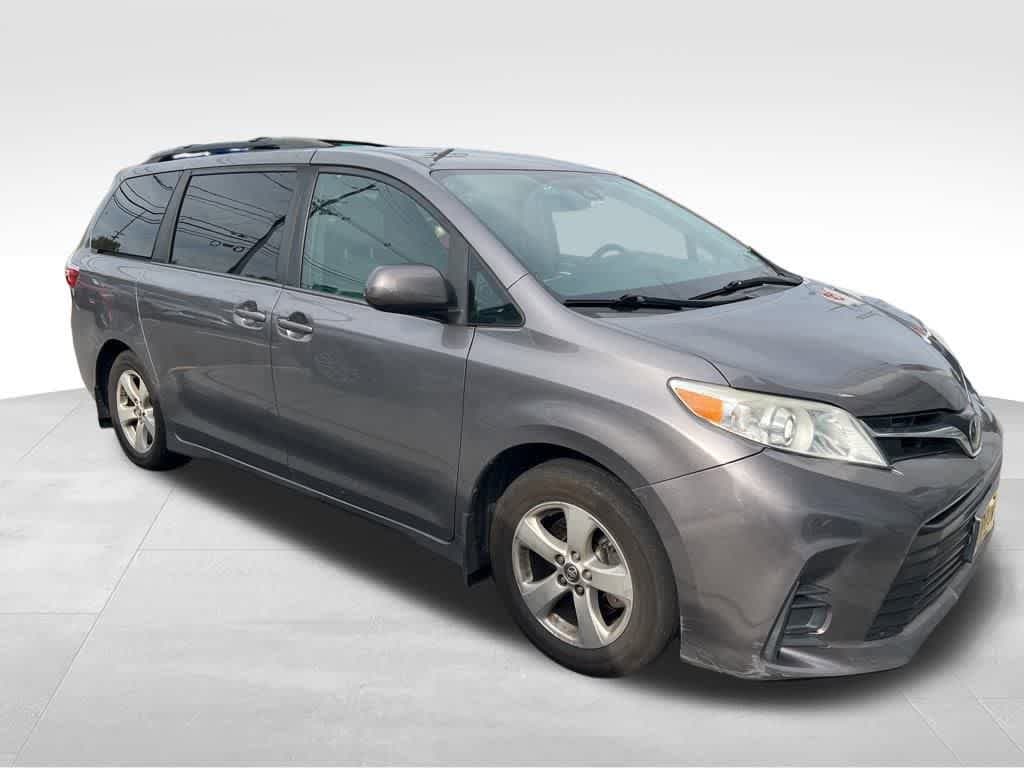 Thumbnail: 2018 Toyota Sienna - 2