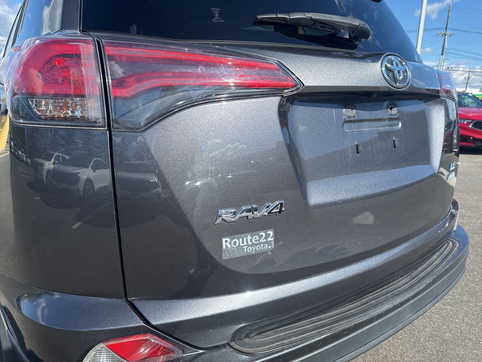 Thumbnail: 2018 Toyota RAV4 - 15
