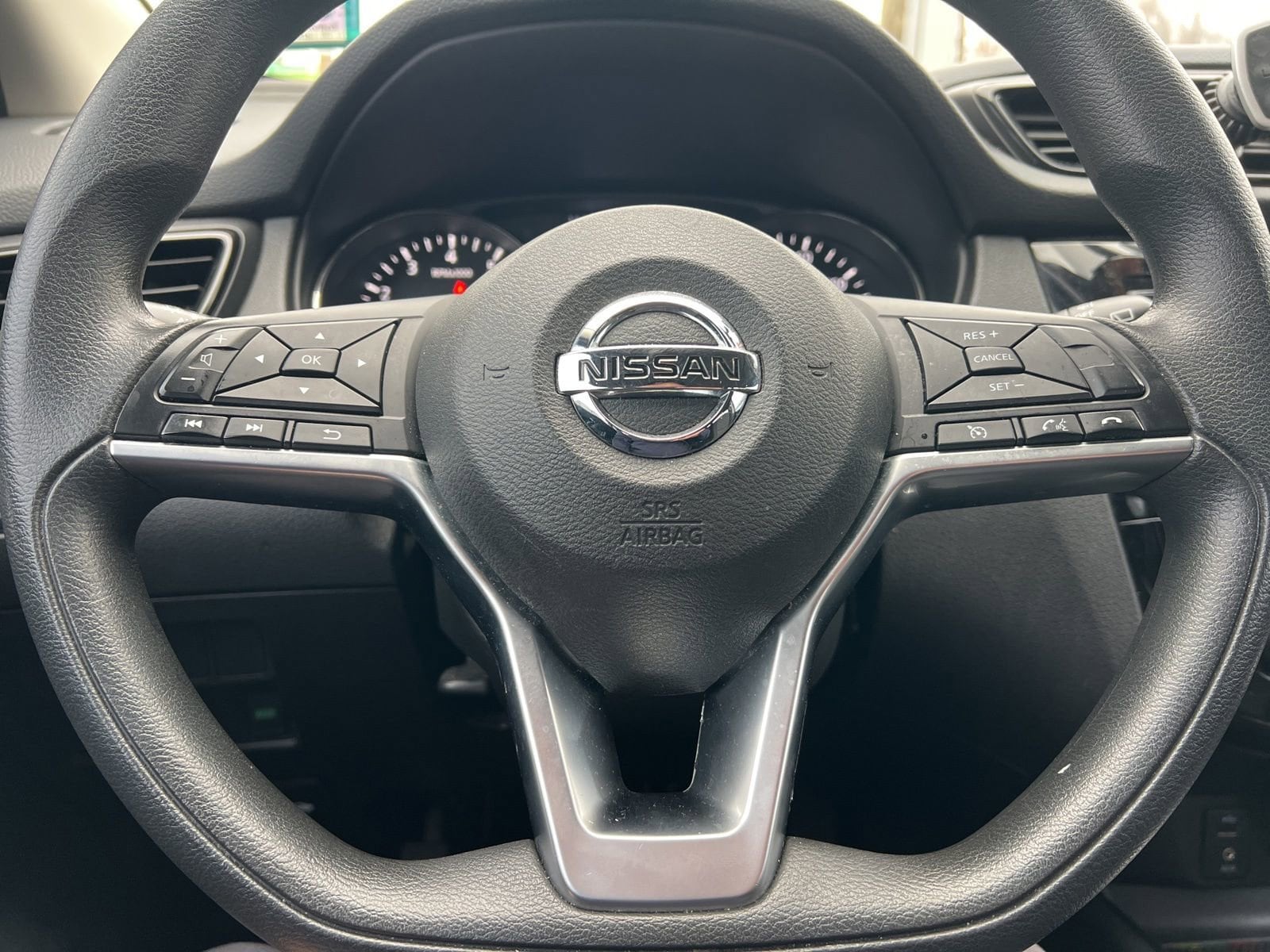 Thumbnail: 2017 Nissan Rogue Sport - 17