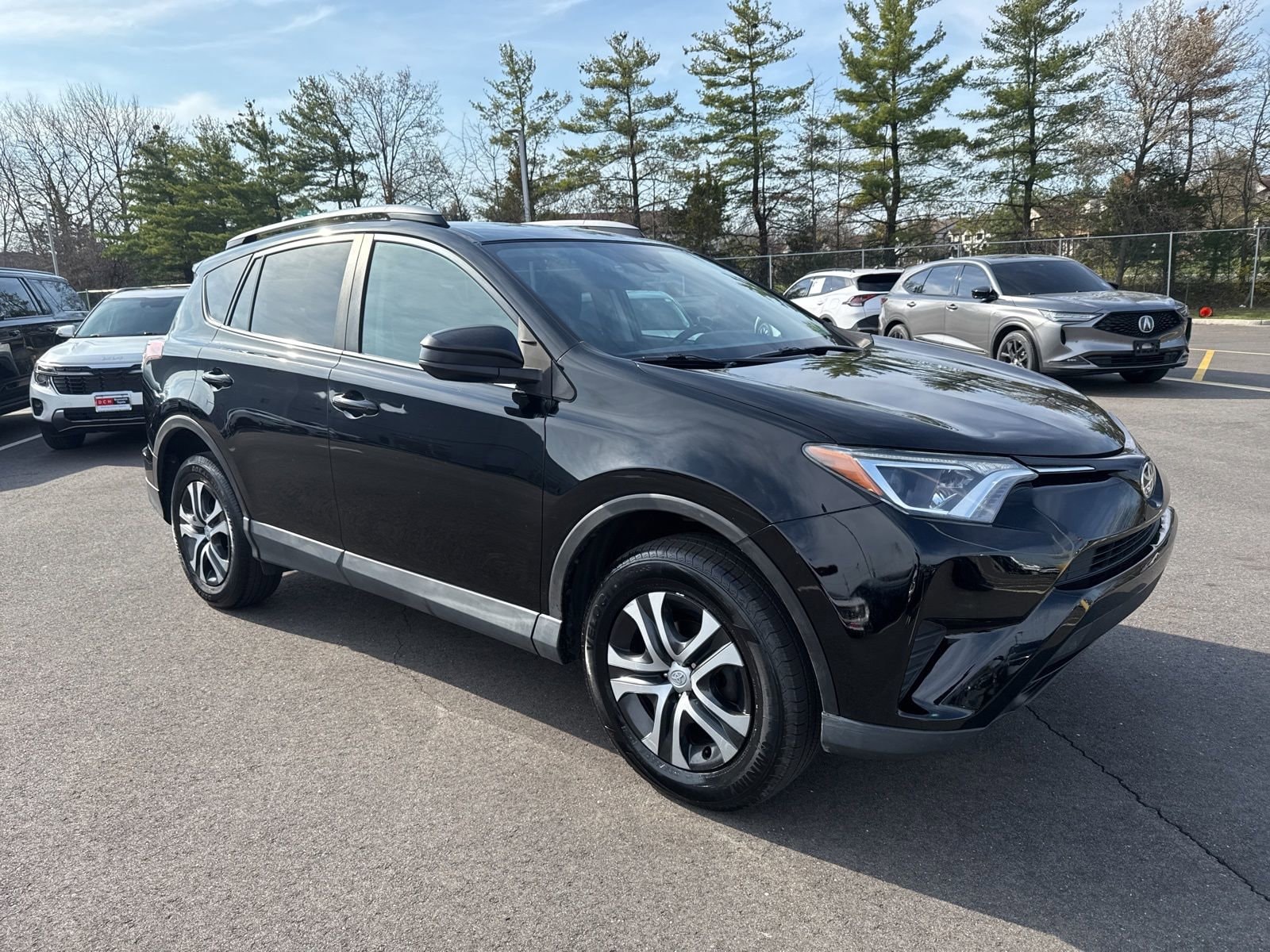 Thumbnail: 2017 Toyota RAV4 - 3