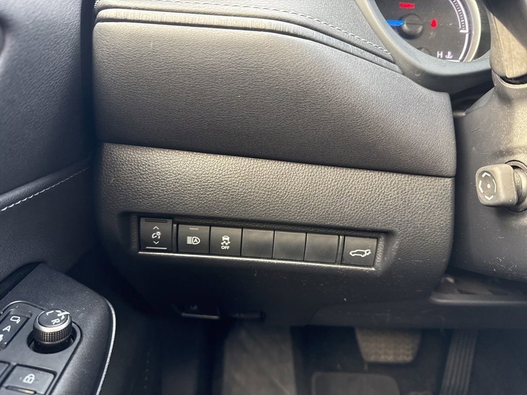 Thumbnail: 2021 Toyota Venza - 31