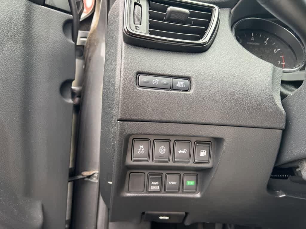 2019 Nissan Rogue SV 21