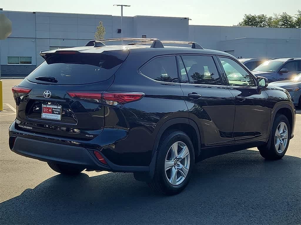 Thumbnail: 2022 Toyota Highlander - 4