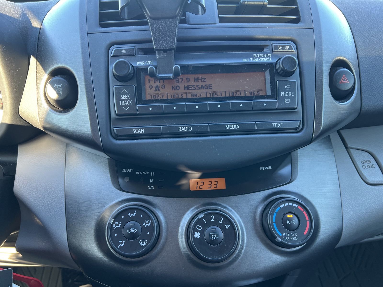 Thumbnail: 2012 Toyota RAV4 - 19