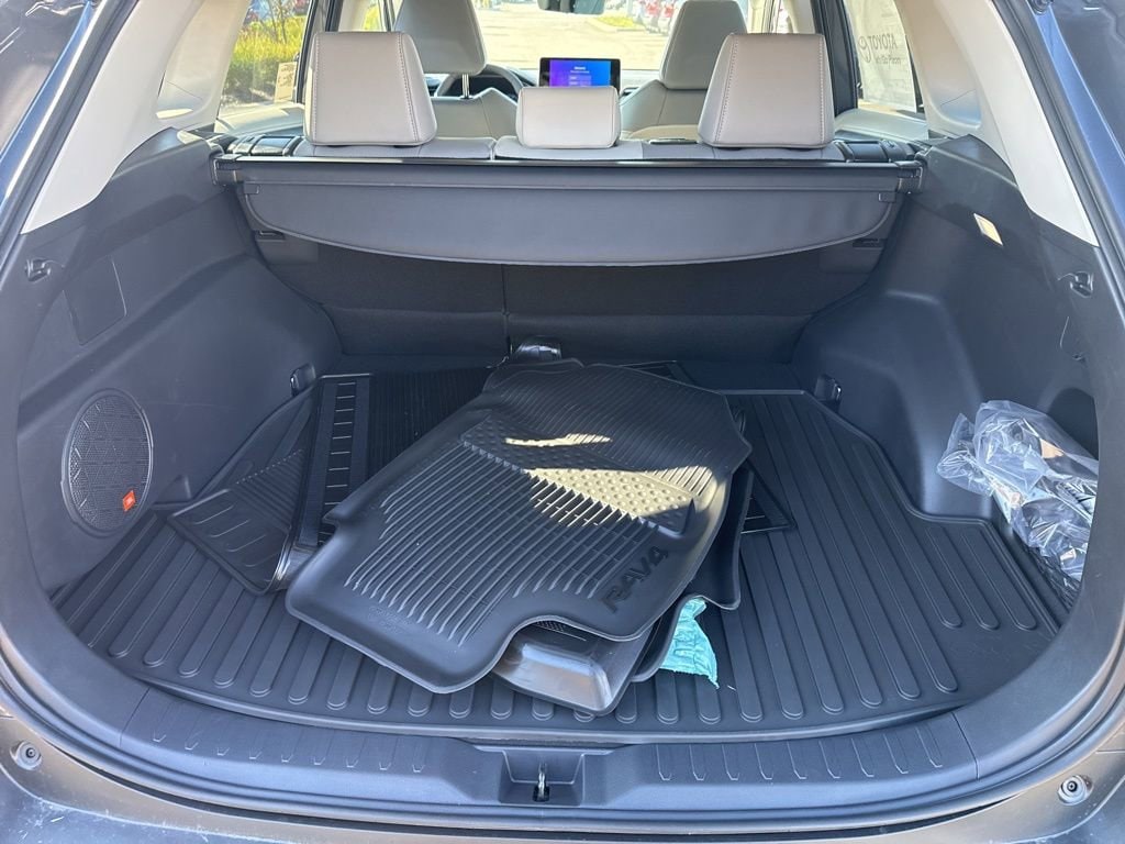 Thumbnail: 2025 Toyota RAV4 - 9