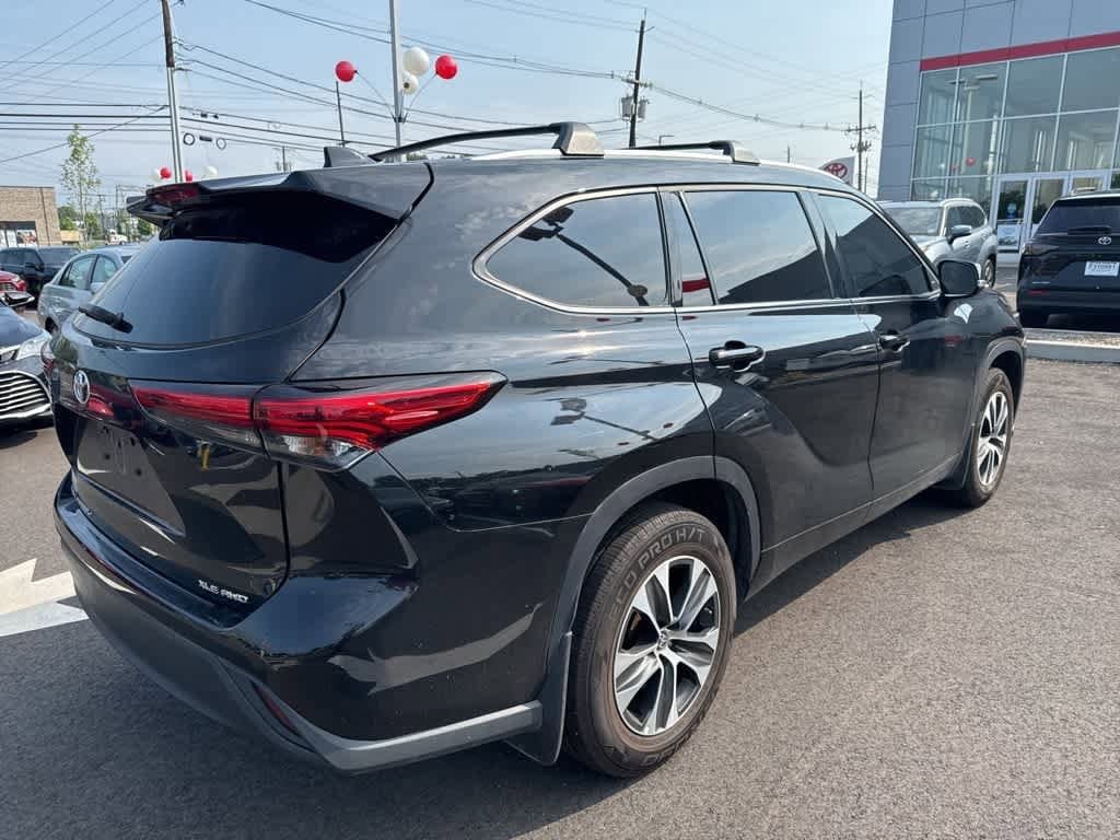 Thumbnail: 2022 Toyota Highlander - 3