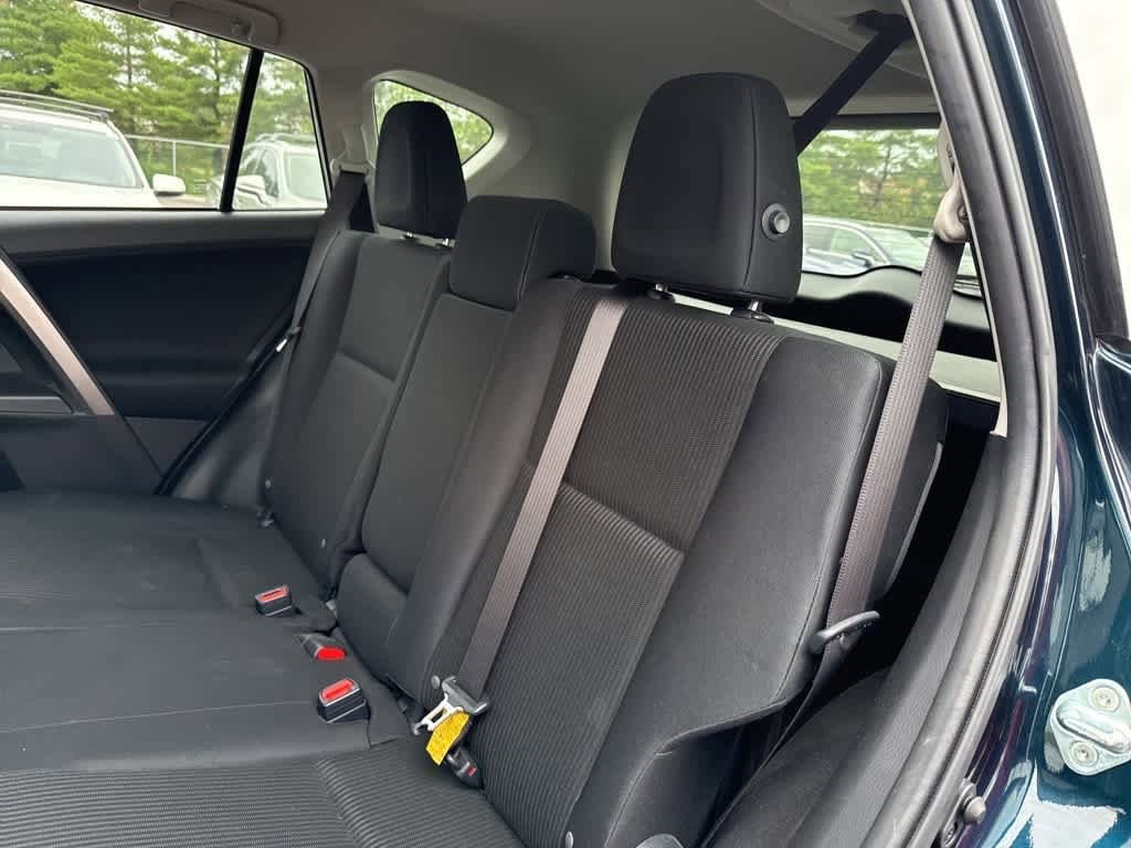 Thumbnail: 2018 Toyota RAV4 - 17