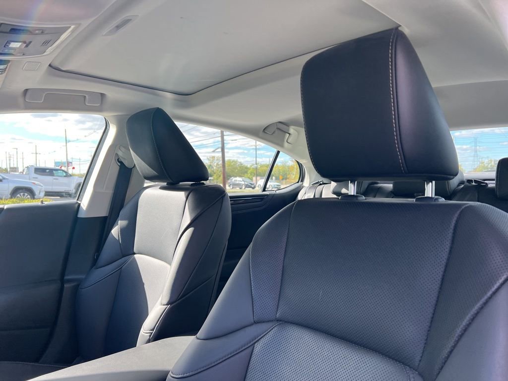 Thumbnail: 2020 Lexus ES - 14