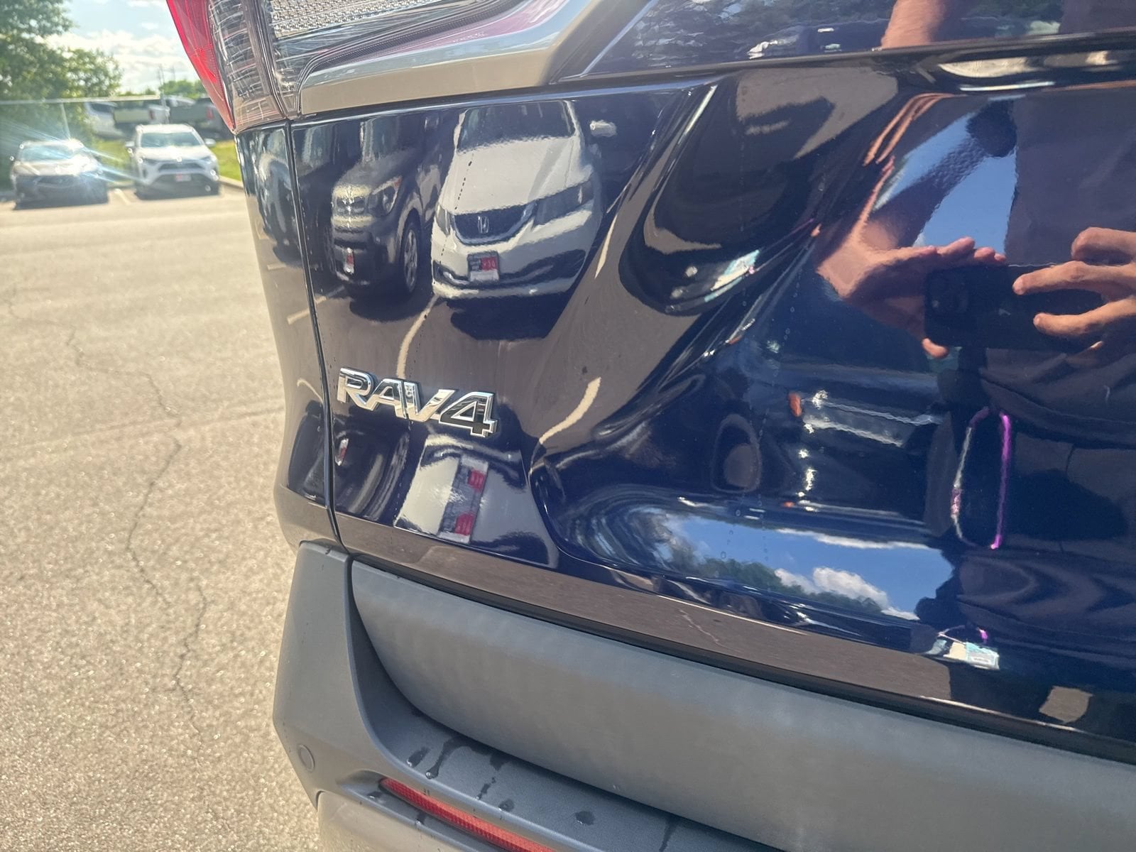 Thumbnail: 2020 Toyota RAV4 - 18