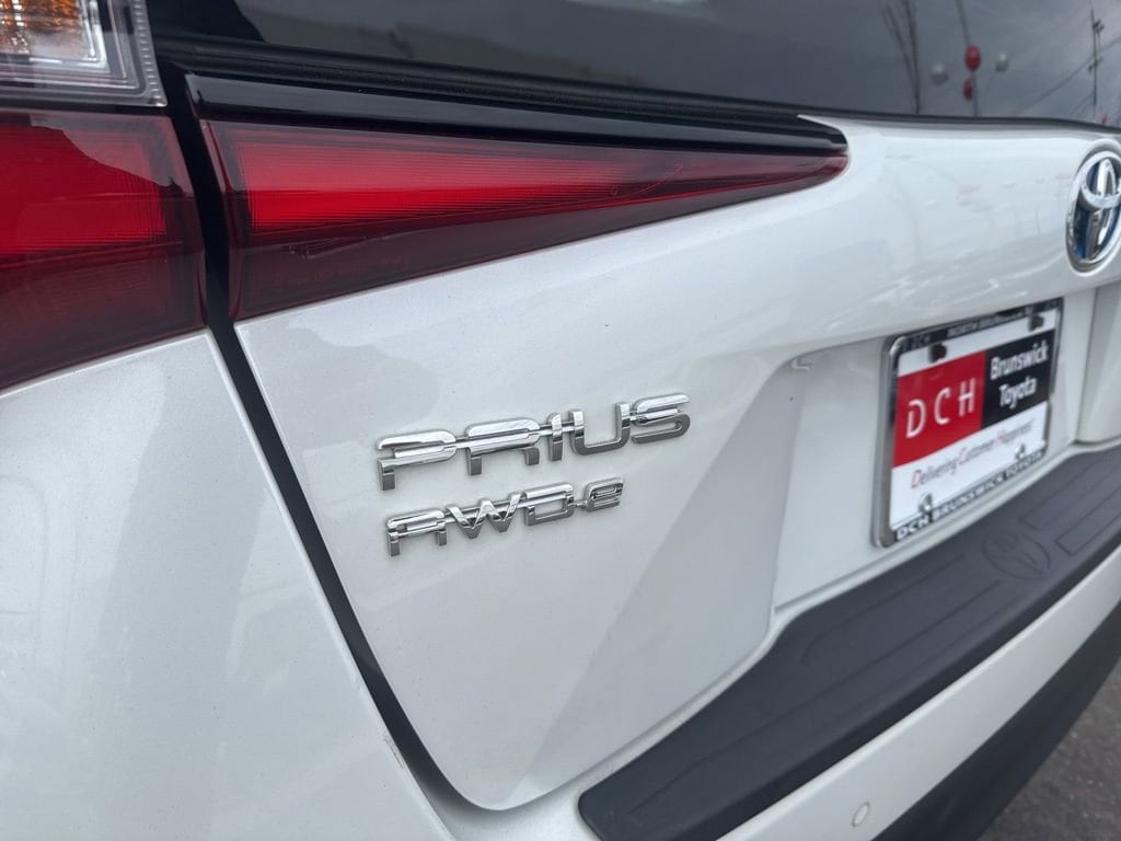 Thumbnail: 2022 Toyota Prius - 17