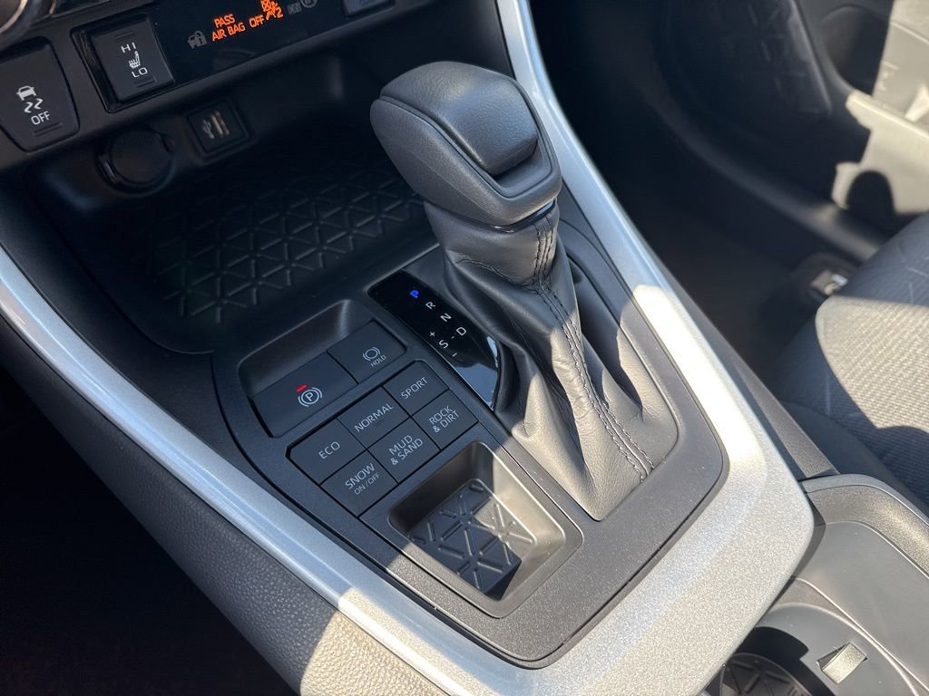 Thumbnail: 2025 Toyota RAV4 - 23