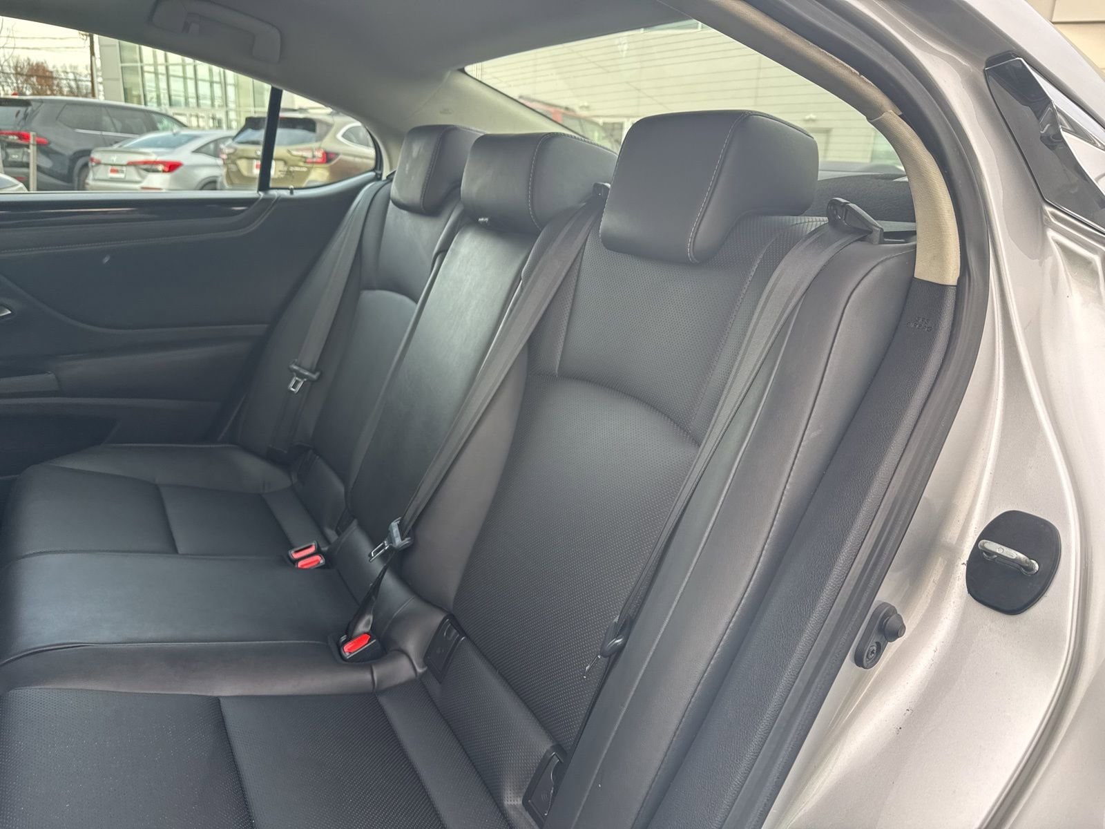 Thumbnail: 2020 Lexus ES - 19