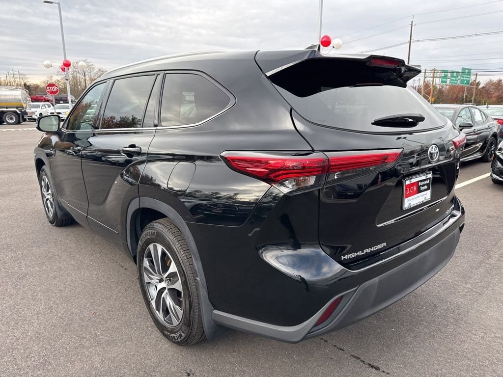 Thumbnail: 2022 Toyota Highlander - 13