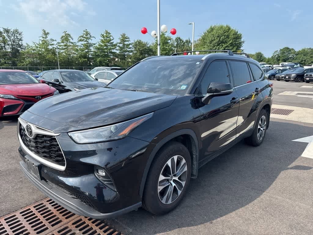Thumbnail: 2022 Toyota Highlander - 1