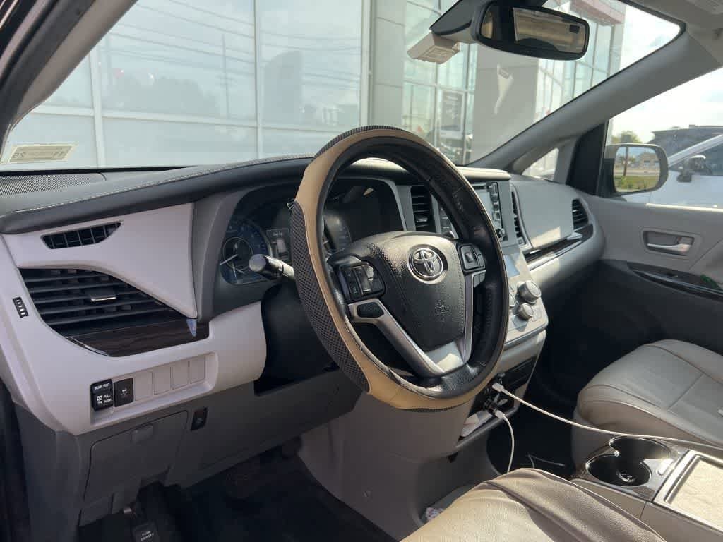 Thumbnail: 2020 Toyota Sienna - 6