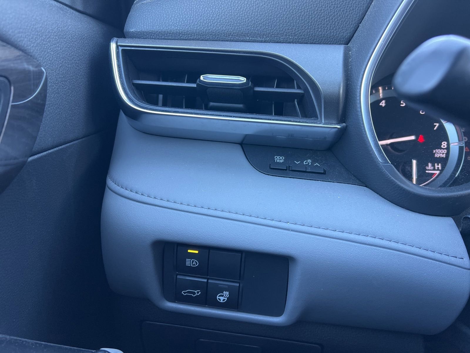 Thumbnail: 2020 Toyota Highlander - 20