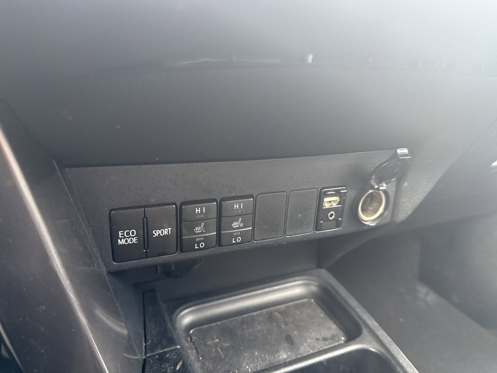 Thumbnail: 2016 Toyota RAV4 - 28