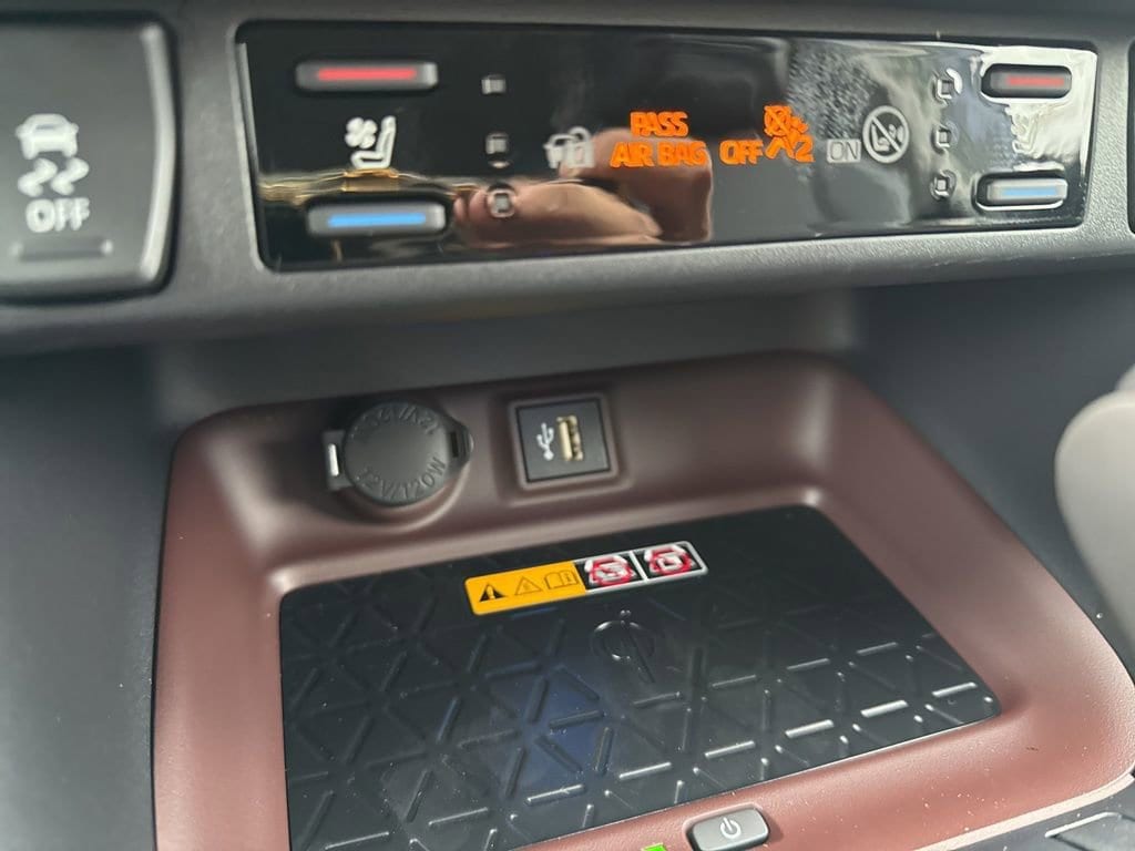 Thumbnail: 2025 Toyota RAV4 - 21