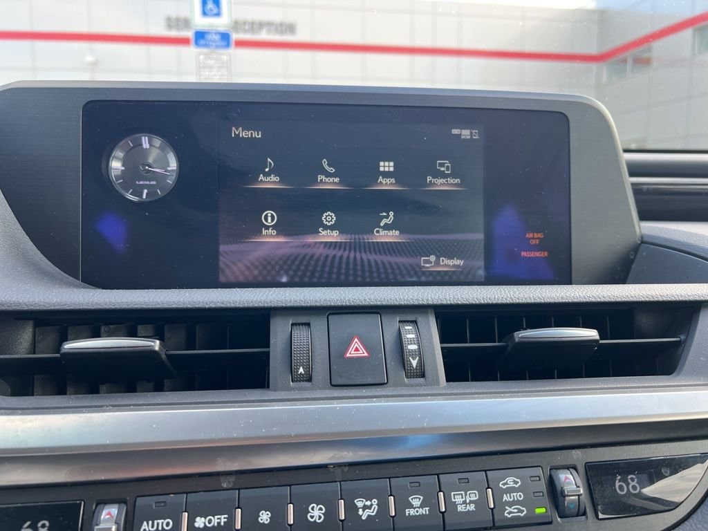 Thumbnail: 2020 Lexus ES - 17