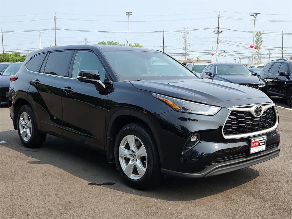 2022 Toyota Highlander LE 3