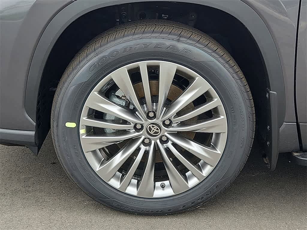 2025 Toyota Highlander Platinum 8