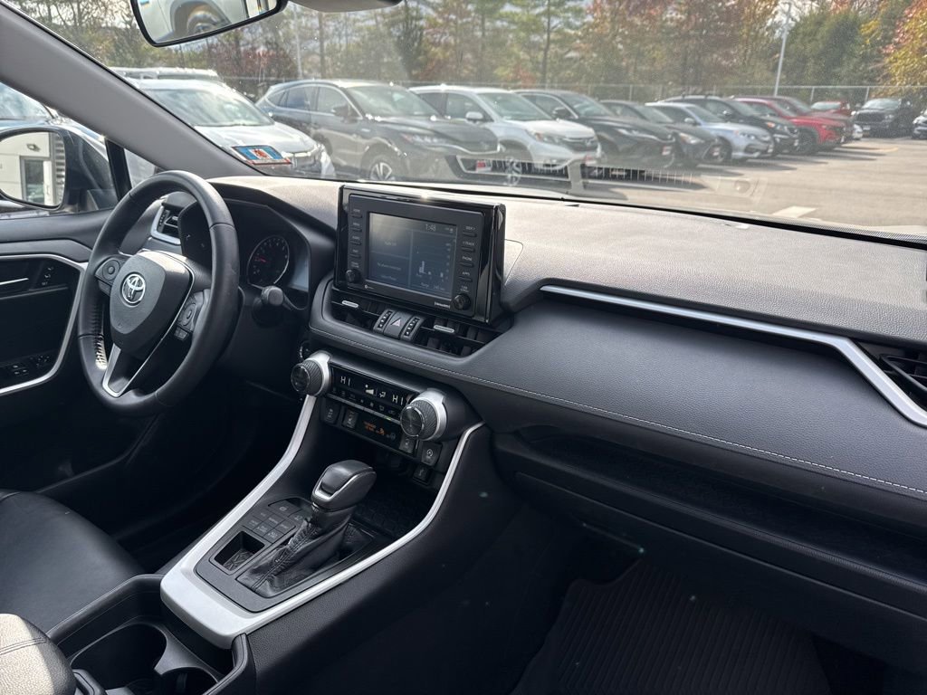 Thumbnail: 2020 Toyota RAV4 - 21