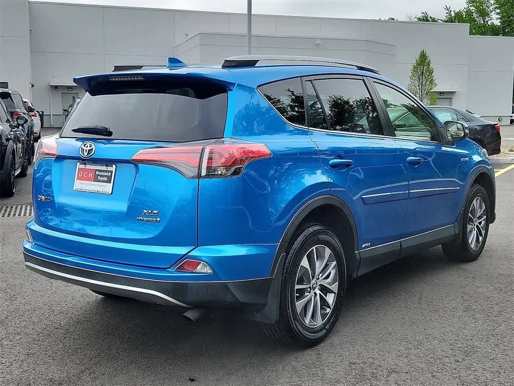 Thumbnail: 2017 Toyota RAV4 - 4