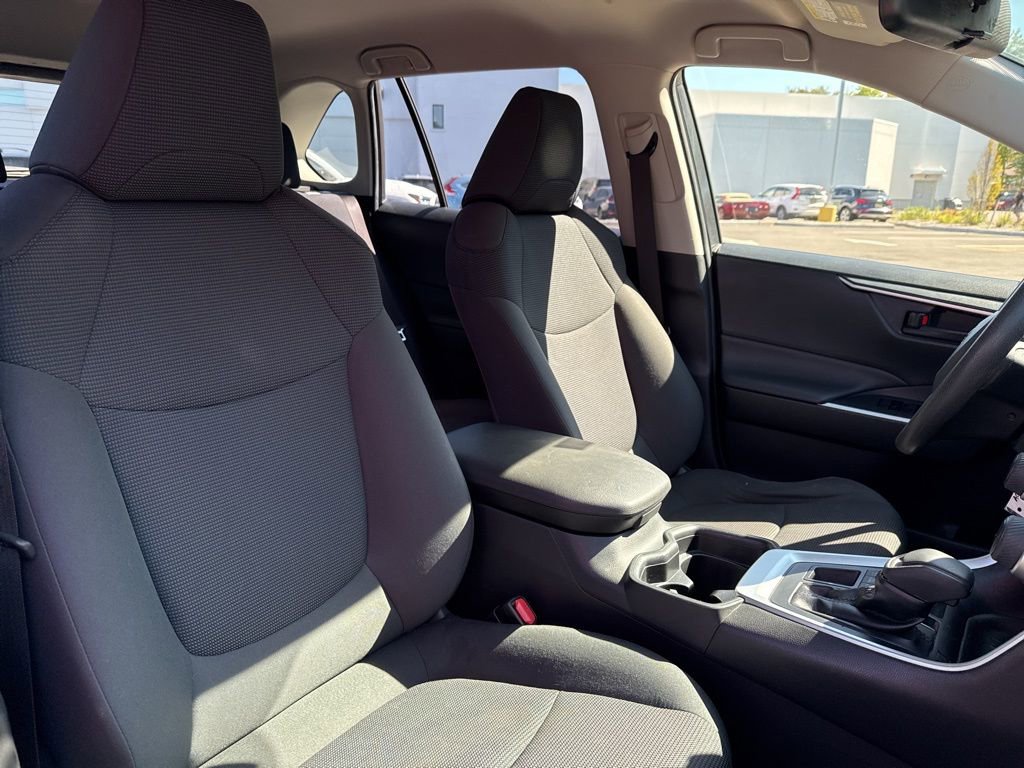 Thumbnail: 2019 Toyota RAV4 - 21