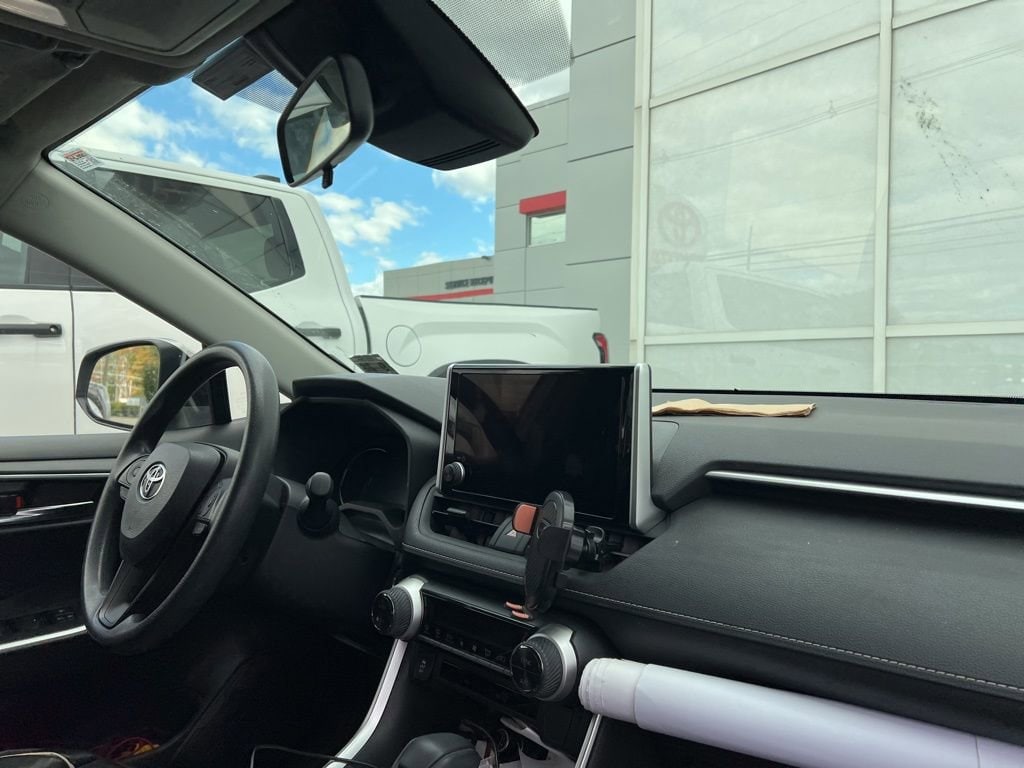 Thumbnail: 2023 Toyota RAV4 - 16