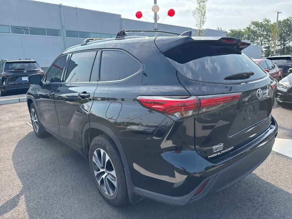 Thumbnail: 2022 Toyota Highlander - 4